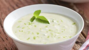 Molho de requeijão com limão: receita cremosa, fácil e pronta em 5 minutos