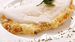 Receita de tapioca com frango e requeijão.