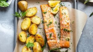 Salmão com batata na airfryer: tempo, temperatura e como não ressecar